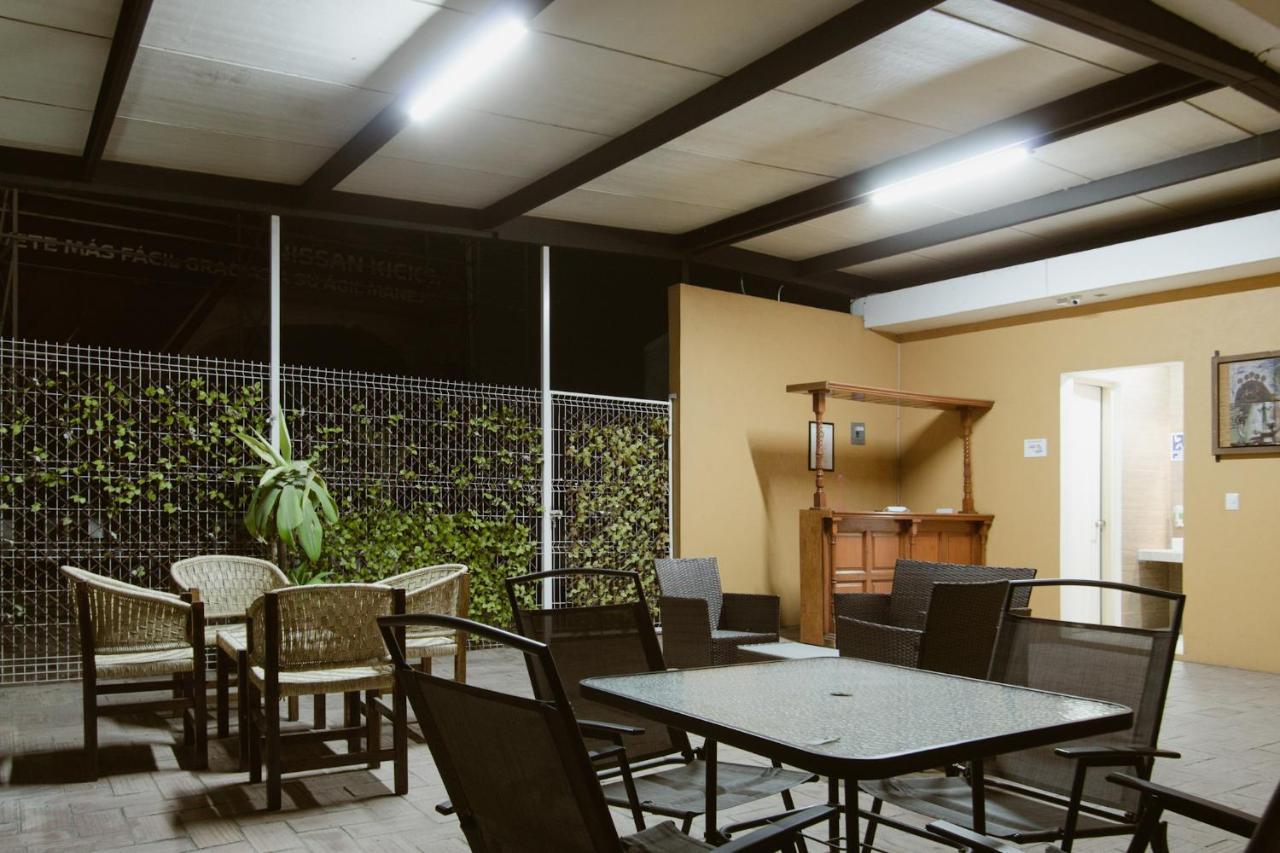 Hotel Guiva Aeropuerto Oaxaca Екстериор снимка